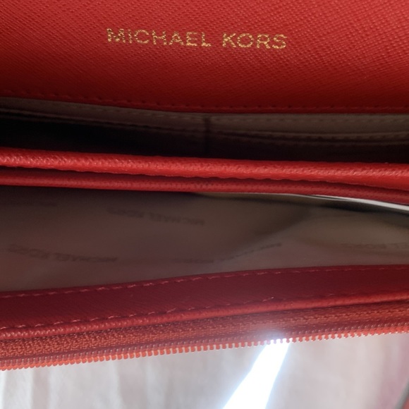 Michael Kors Daniela Large Saffiano Leather Crossbody Bag - Picture 14 of 14